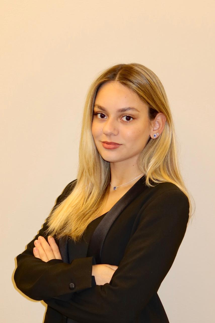 Dra. Letícia Belz, Advogada Tributarista em Curitiba